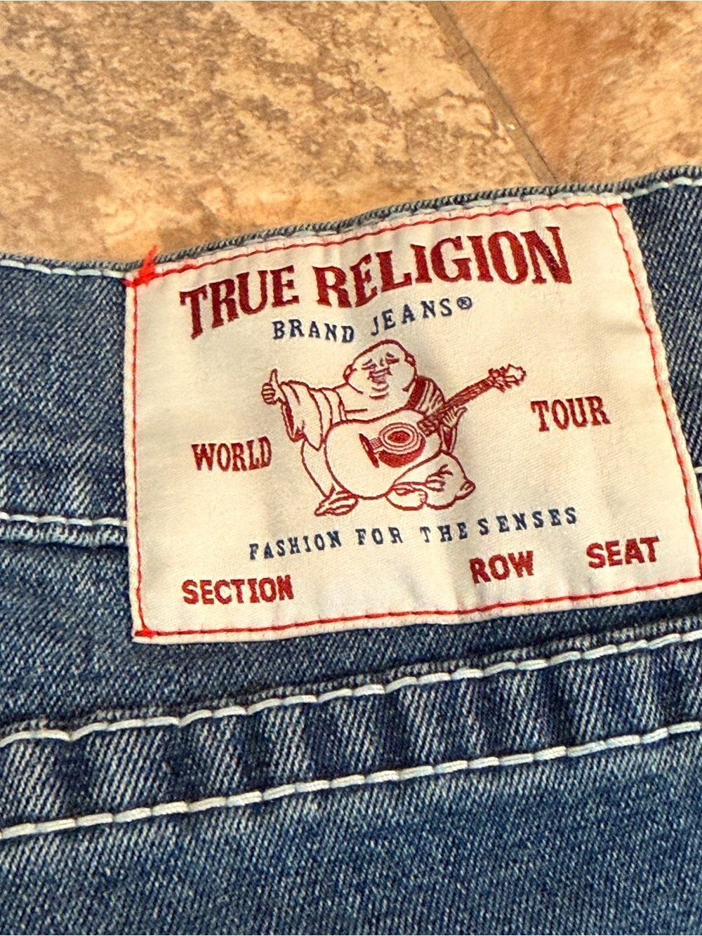 True Religion Men’s Medium Blue Straight Jeans with Red Pocket Stitching - Picture 2 of 6